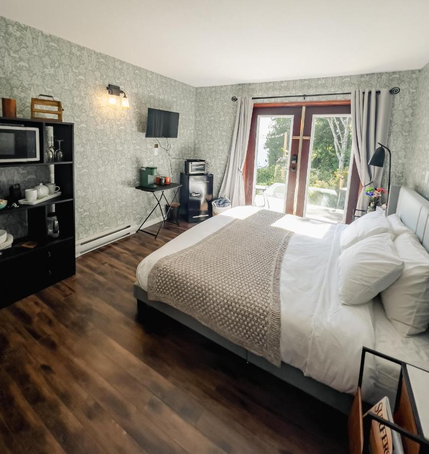 Lunar Cove Charters And Tours Hotel 5*
