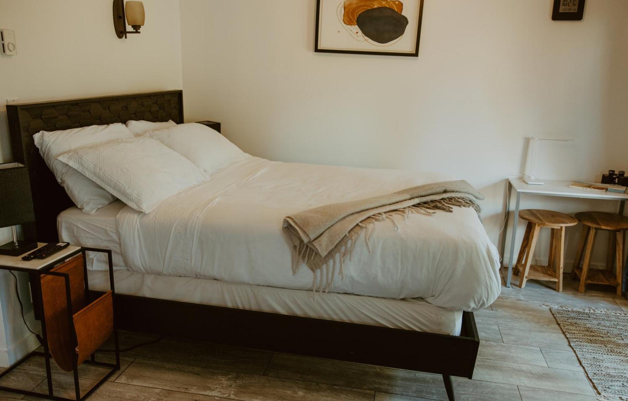Hotel Lunar Cove Charters And Tours Tofino