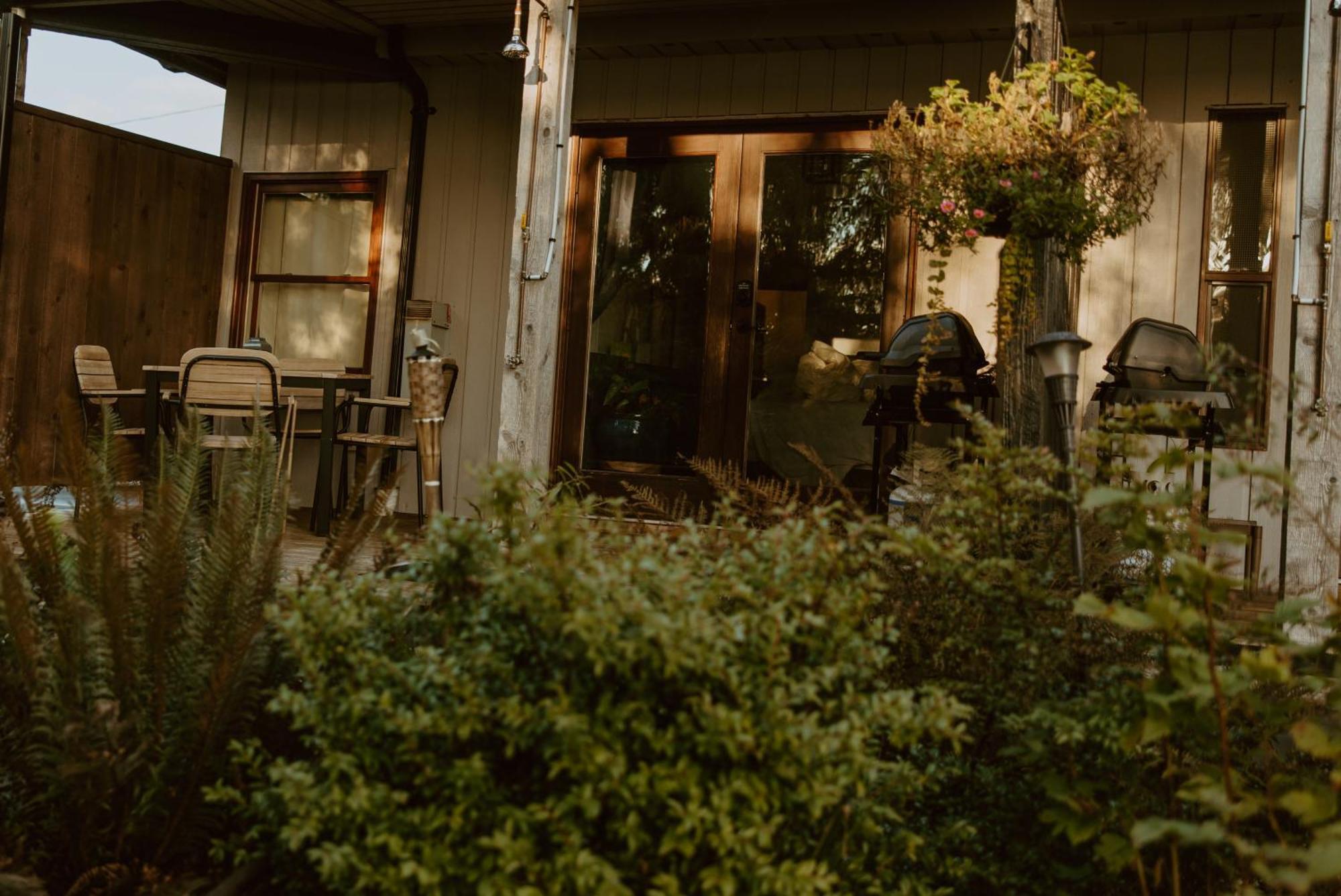 Lunar Cove Charters And Tours Hotel Tofino