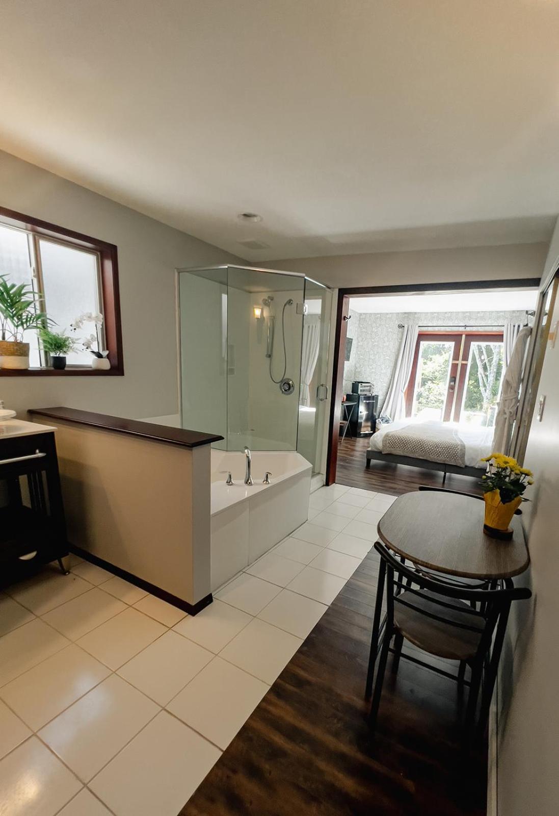 Hotel Lunar Cove Charters And Tours Tofino