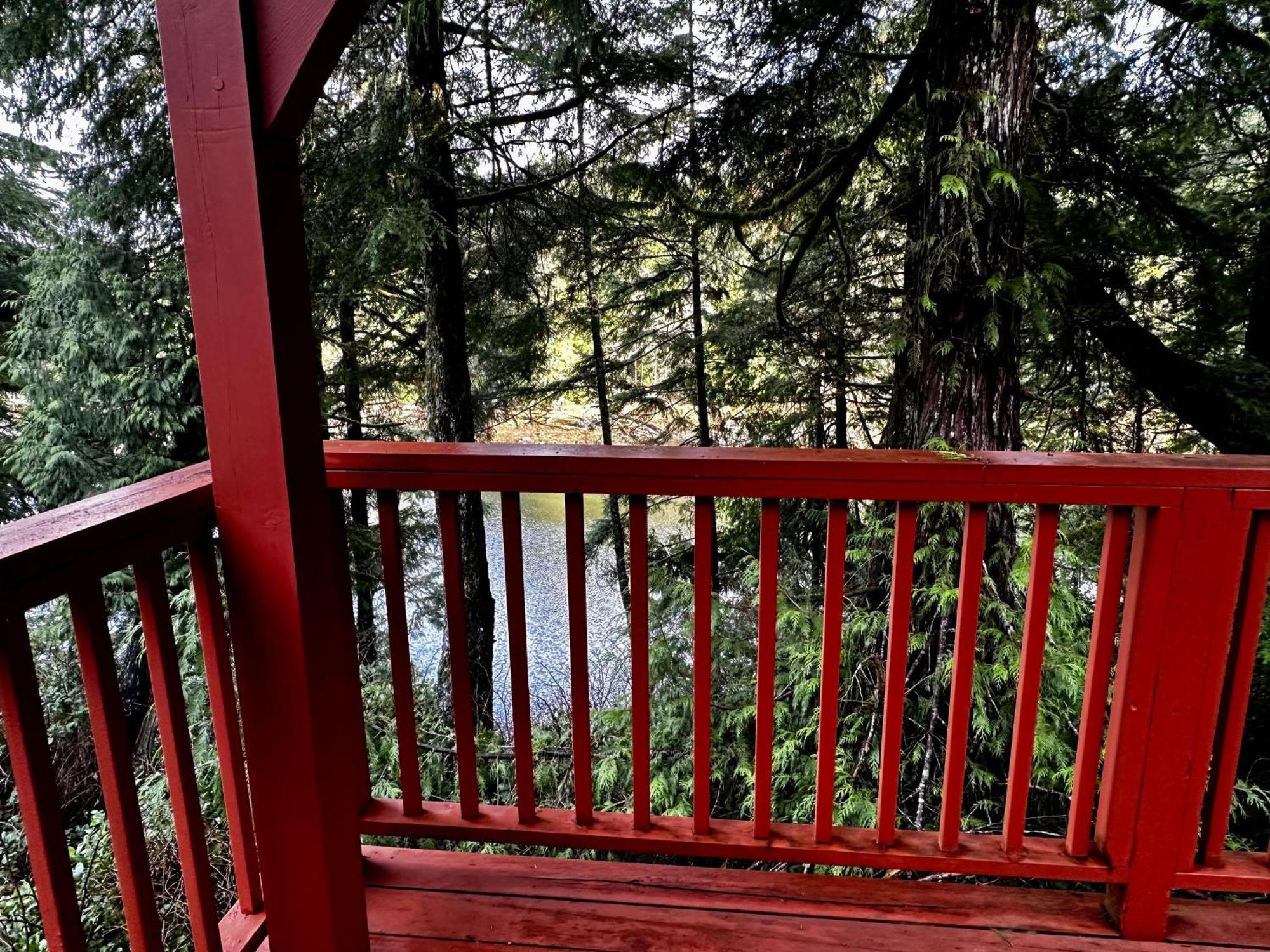 Waterfront Timber Frame Cottage! Holiday home *