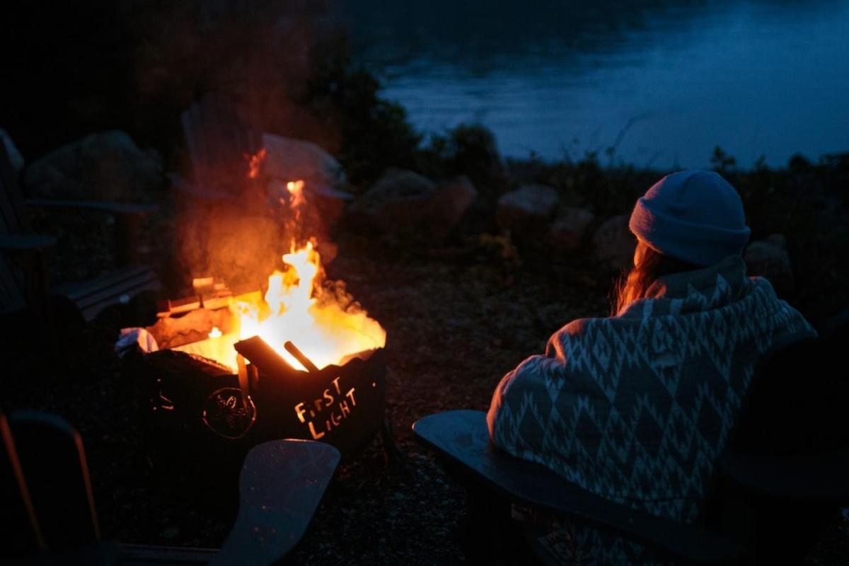 First Light - Waterfront, Hot Tub, Sauna, Ev Holiday home