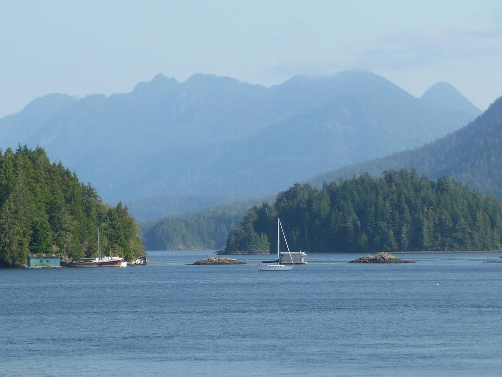 Island Village Properties At Eik Landing Tofino