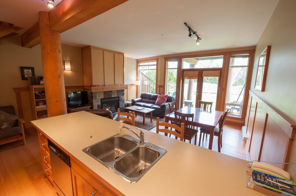Chesterman Beach Pacific Winds By Onlybc Holiday home *