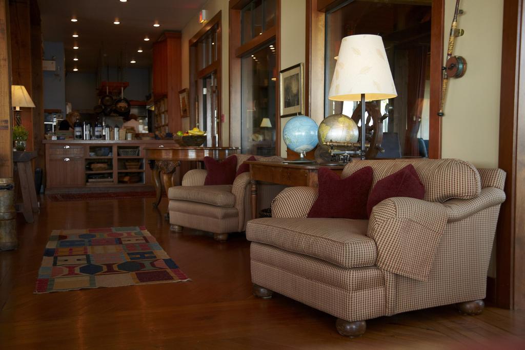 Middle Lodge Tofino