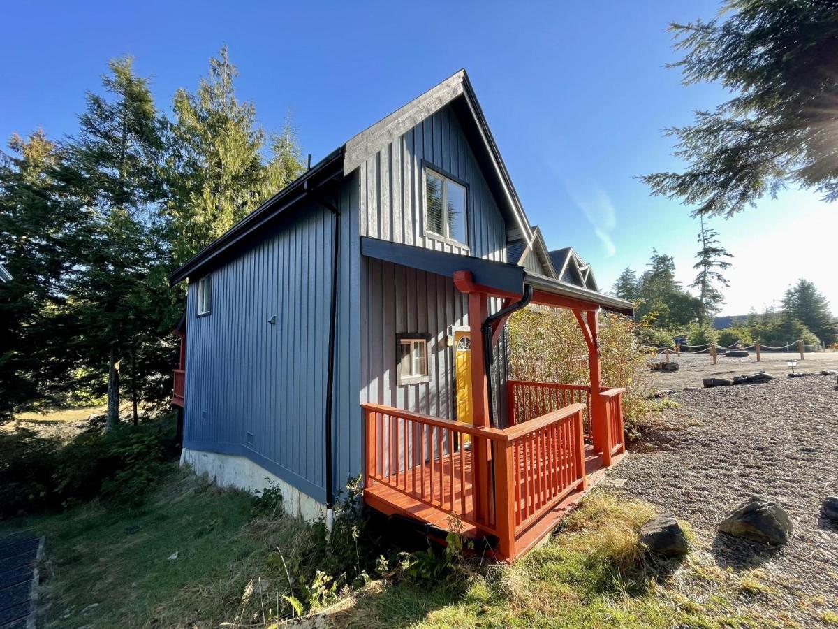 Waterfront Timber Frame Cottage! Ucluelet