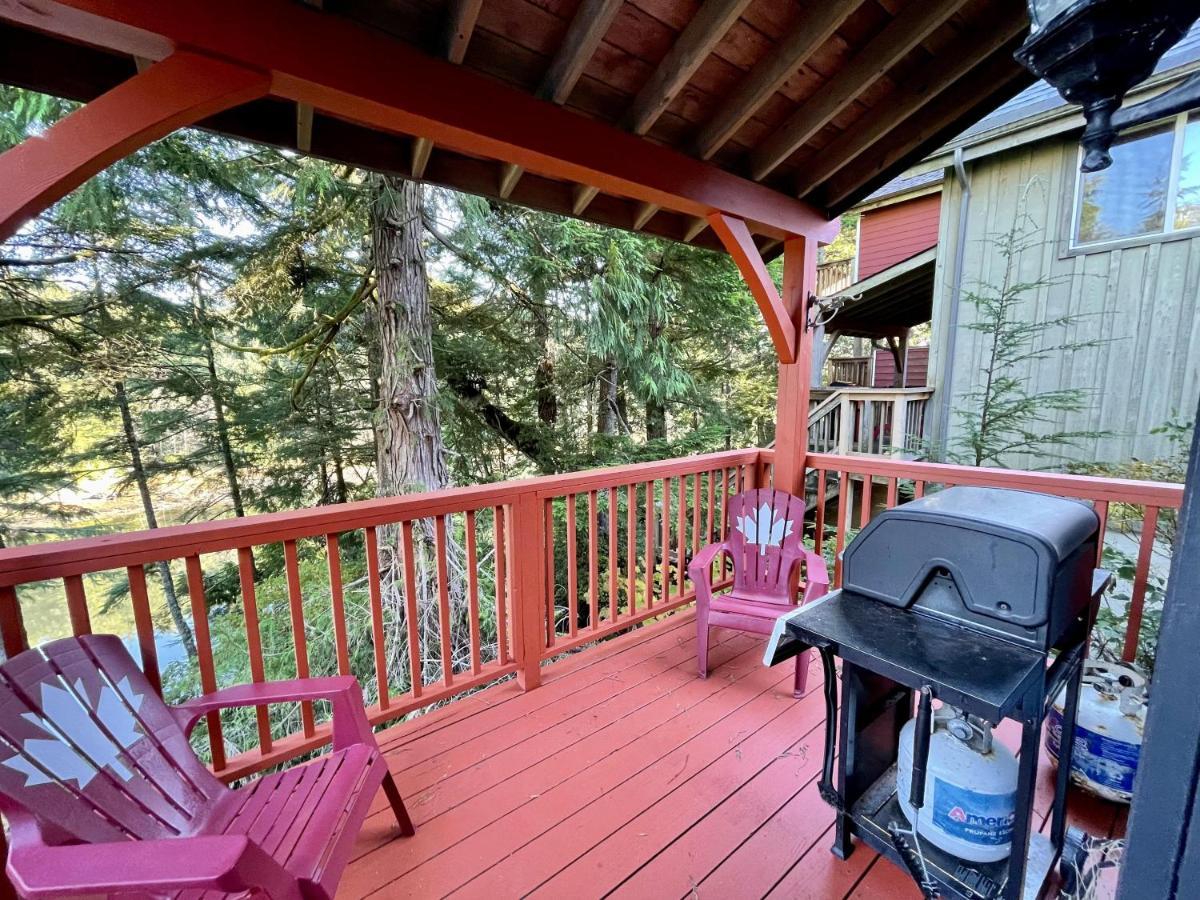 Waterfront Timber Frame Cottage! *