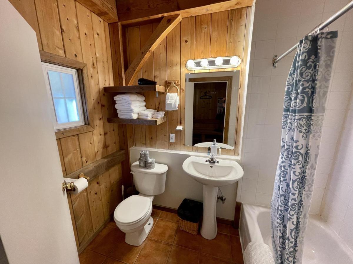 Waterfront Timber Frame Cottage! Holiday home *