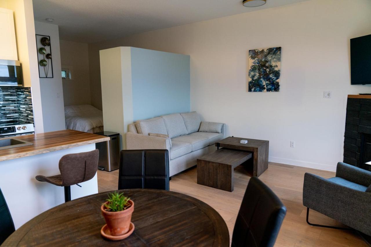 Lunar Cove Charters And Tours Hotel 5*