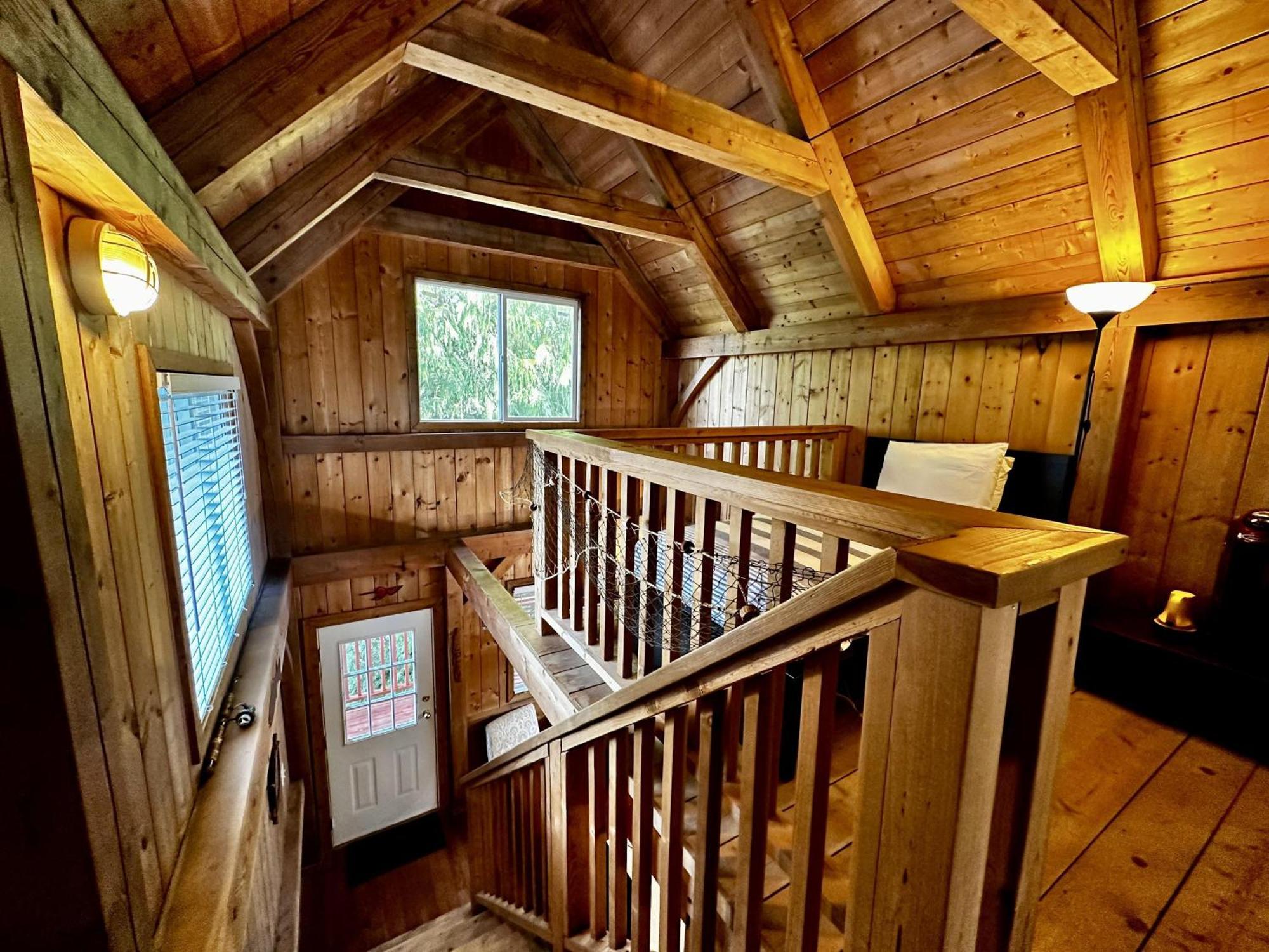 Waterfront Timber Frame Cottage! *