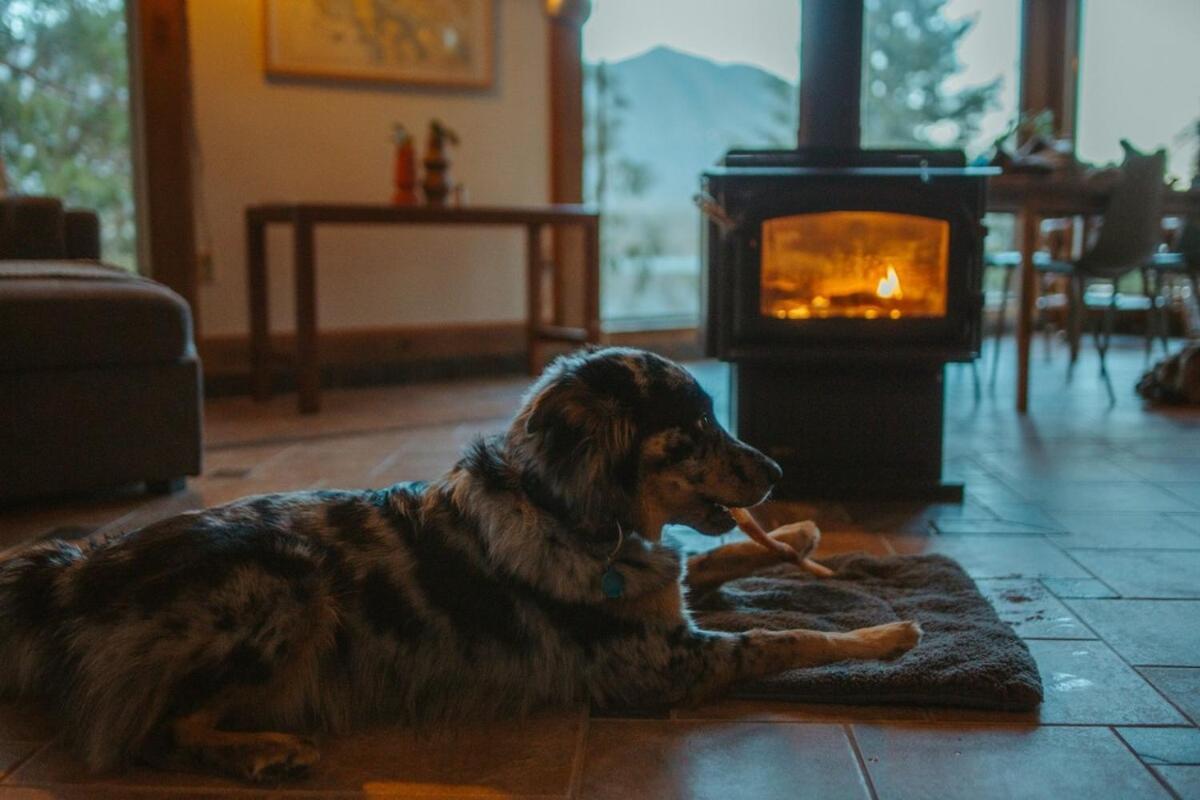 Holiday home First Light - Waterfront, Hot Tub, Sauna, Ev Tofino