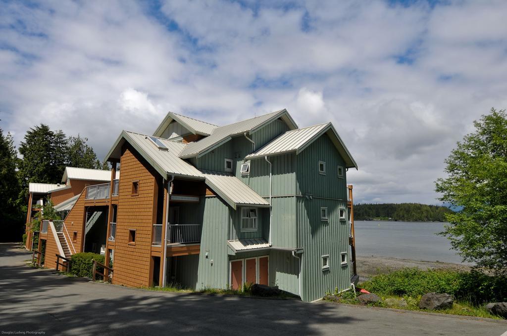 Island Village Properties At Eik Landing Apartment Tofino
