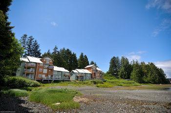 Island Village Properties At Eik Landing Tofino