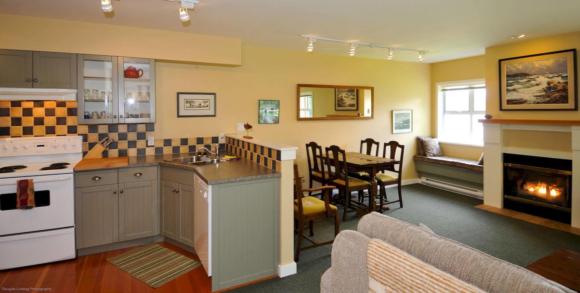 Island Village Properties At Eik Landing Apartment